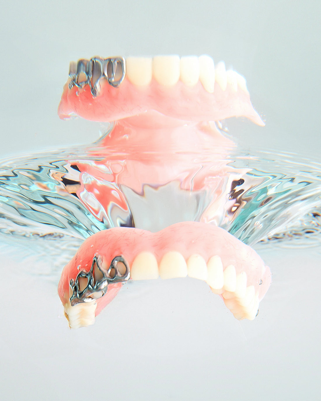 ¿Cómo limpiar tus grillz? Guía definitiva para mantener tu joya dental brillante y segura